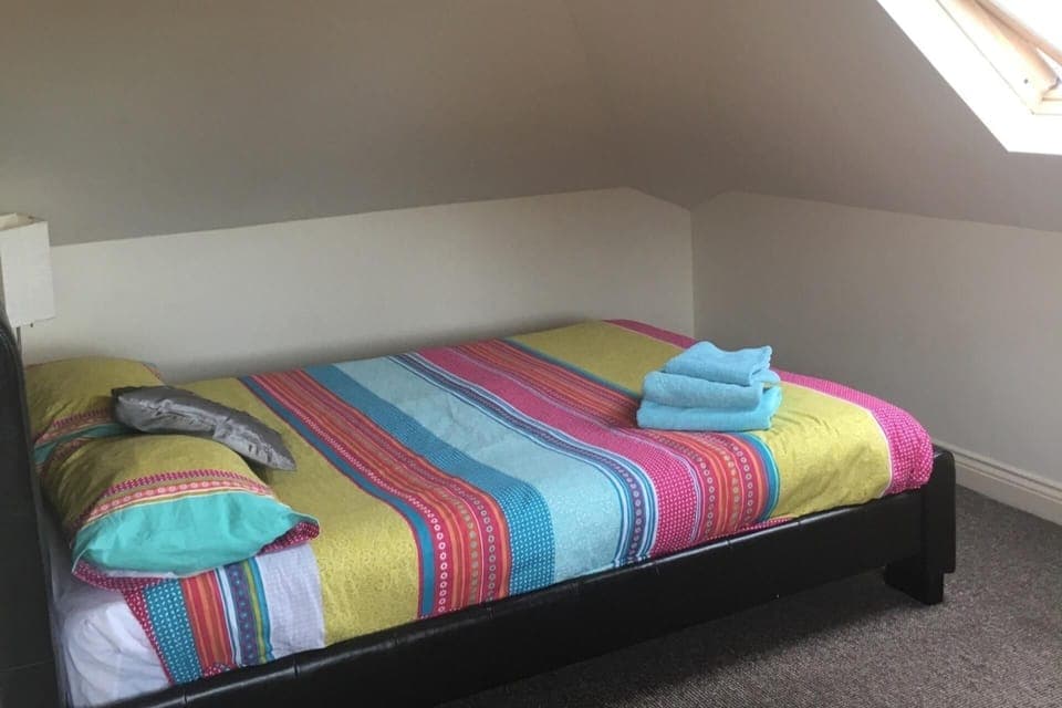 6 bedrooms, iron/ironing board, free WiFi, bed sheets
