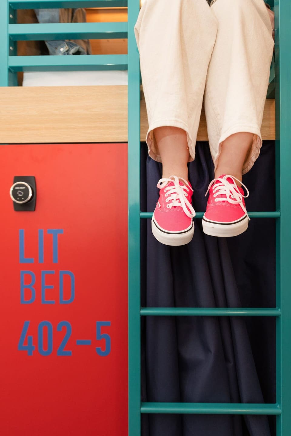 Soundproofing, free WiFi, bed sheets