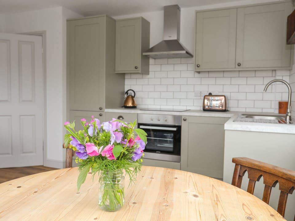 Cottage | Private kitchen | Fridge, dishwasher, electric kettle, toaster