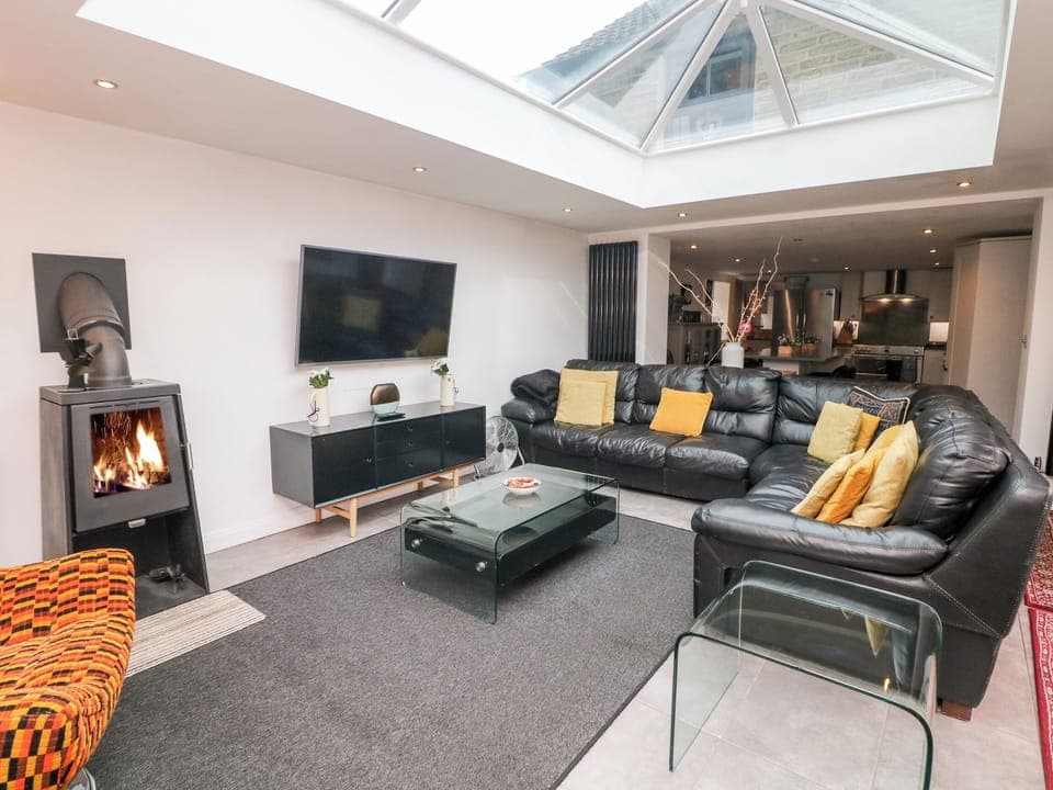 Cottage | Living area | TV