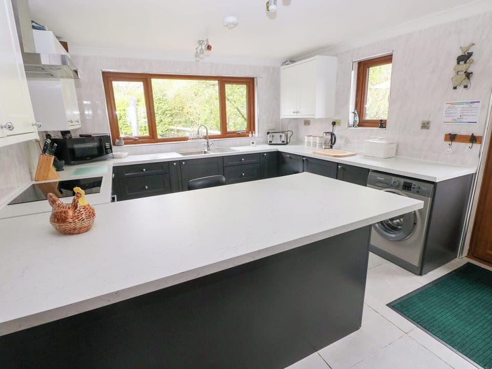 Cottage | Private kitchen | Fridge, dishwasher, cookware/dishes/utensils