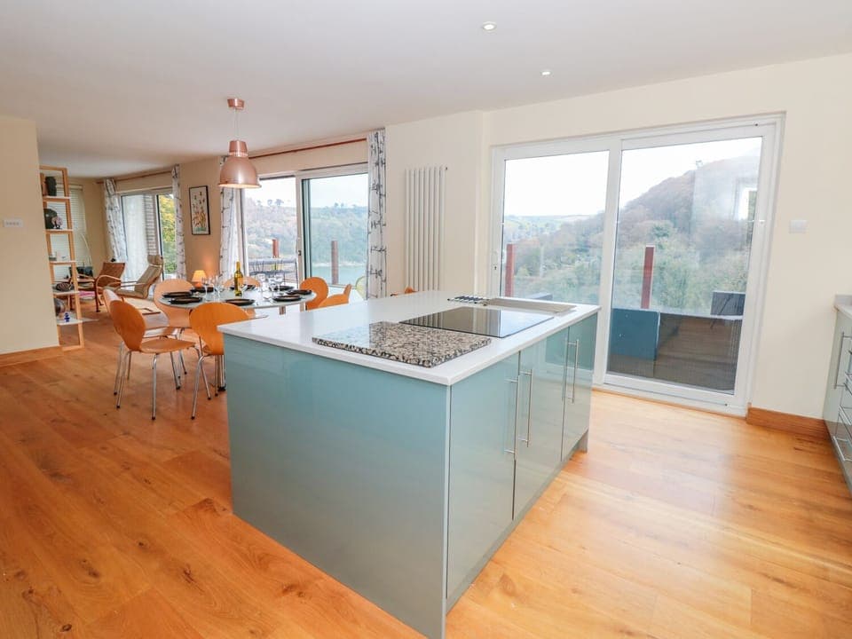 Cottage | Private kitchen | Fridge, dishwasher, cookware/dishes/utensils