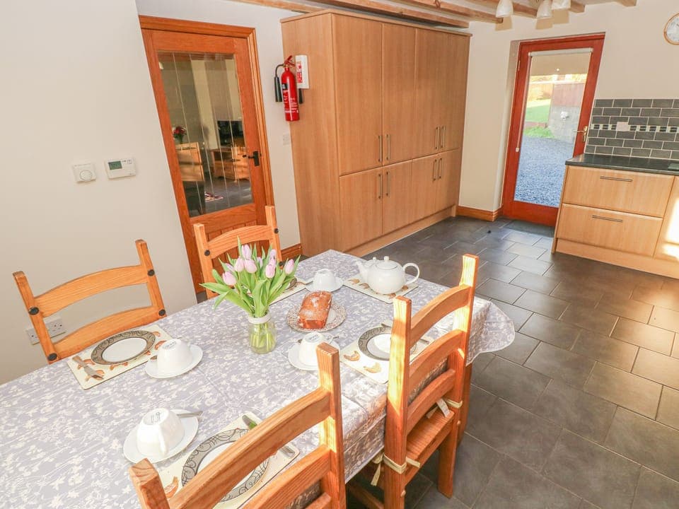 Cottage | Private kitchen | Fridge, dishwasher, electric kettle, toaster