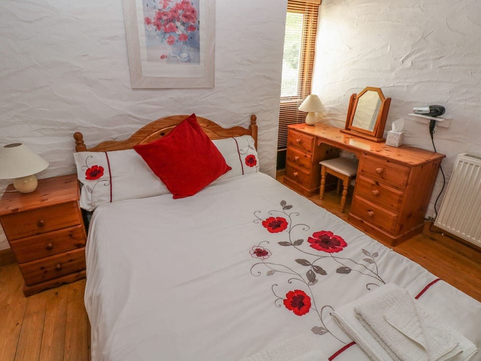 Cottage | 3 bedrooms, individually decorated, individually furnished, free WiFi