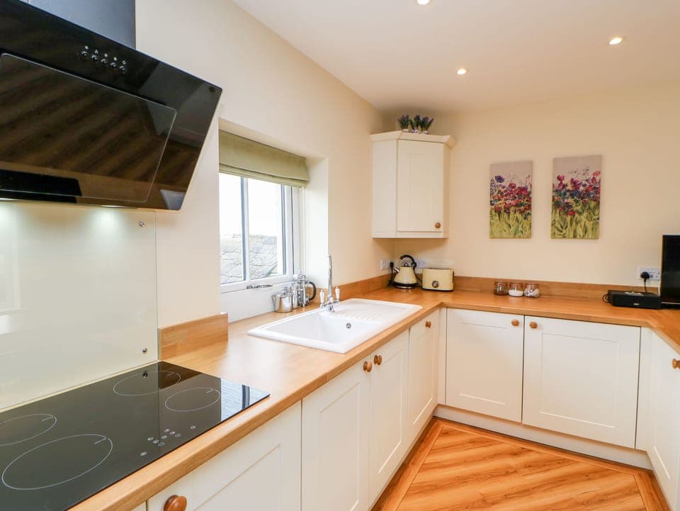 Cottage | Private kitchen | Fridge, dishwasher, electric kettle, toaster