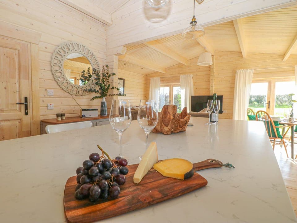 Cottage | Private kitchen | Fridge, dishwasher, electric kettle, toaster