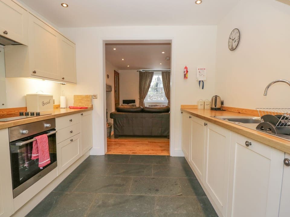 Cottage | Private kitchen | Fridge, dishwasher, electric kettle, toaster