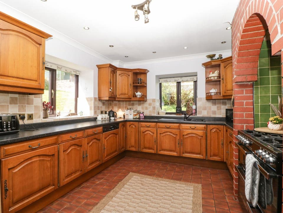 Cottage | Private kitchen | Fridge, dishwasher, electric kettle, toaster