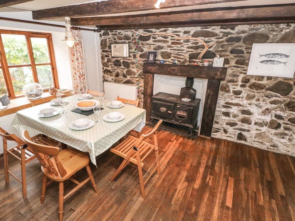 Cottage | Private kitchen | Fridge, dishwasher, electric kettle, toaster