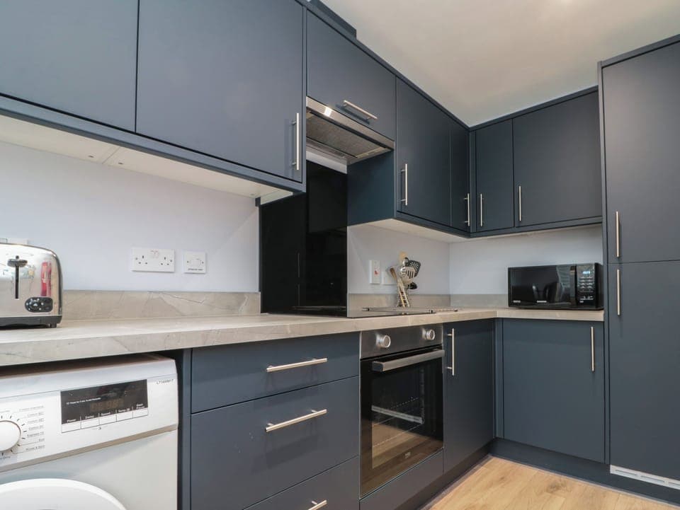 Cottage | Private kitchen | Fridge, dishwasher, cookware/dishes/utensils