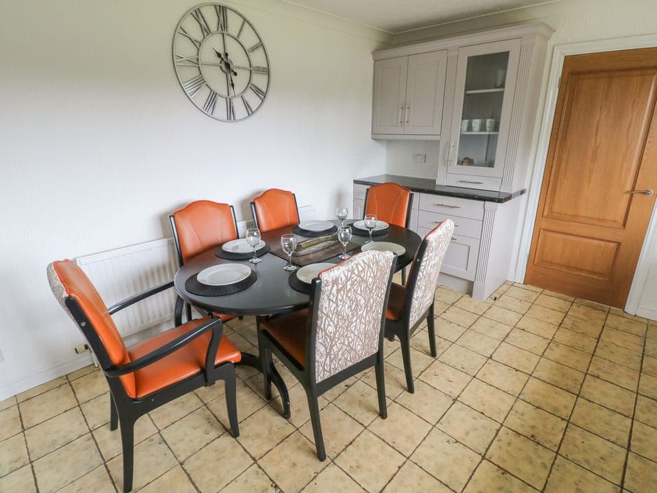 Cottage | Private kitchen | Fridge, dishwasher, electric kettle, toaster