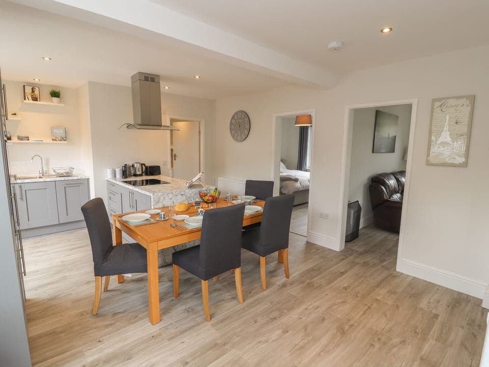 Cottage | Private kitchen | Fridge, dishwasher, electric kettle, toaster