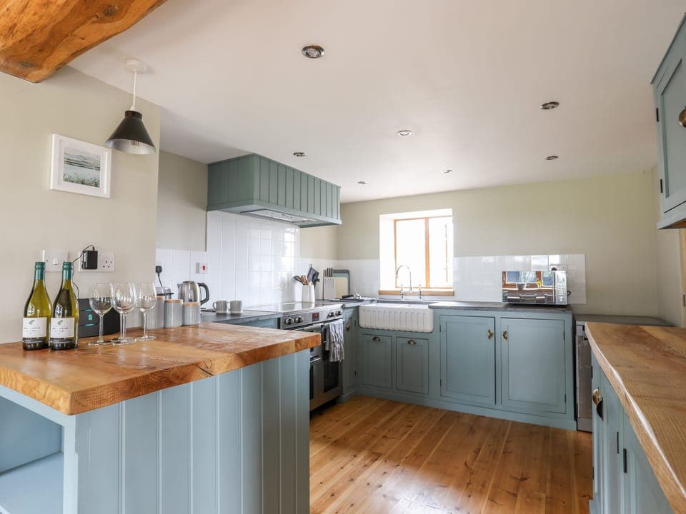 Cottage | Private kitchen | Fridge, dishwasher, electric kettle, toaster