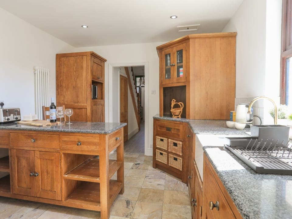 Cottage | Private kitchen | Fridge, dishwasher, electric kettle, toaster