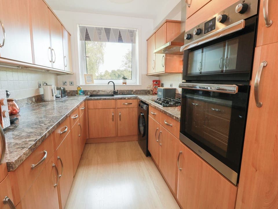 Cottage | Private kitchen | Fridge, dishwasher, electric kettle, cookware/dishes/utensils