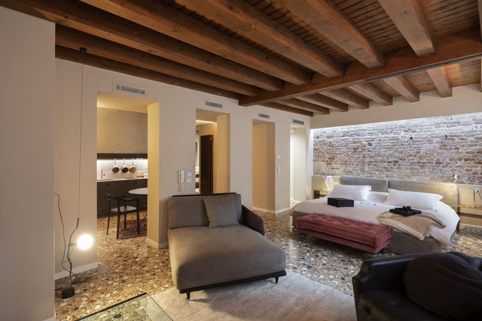 Deluxe Suite, Annex Building (SPA) | Down comforters, in-room safe, desk, soundproofing