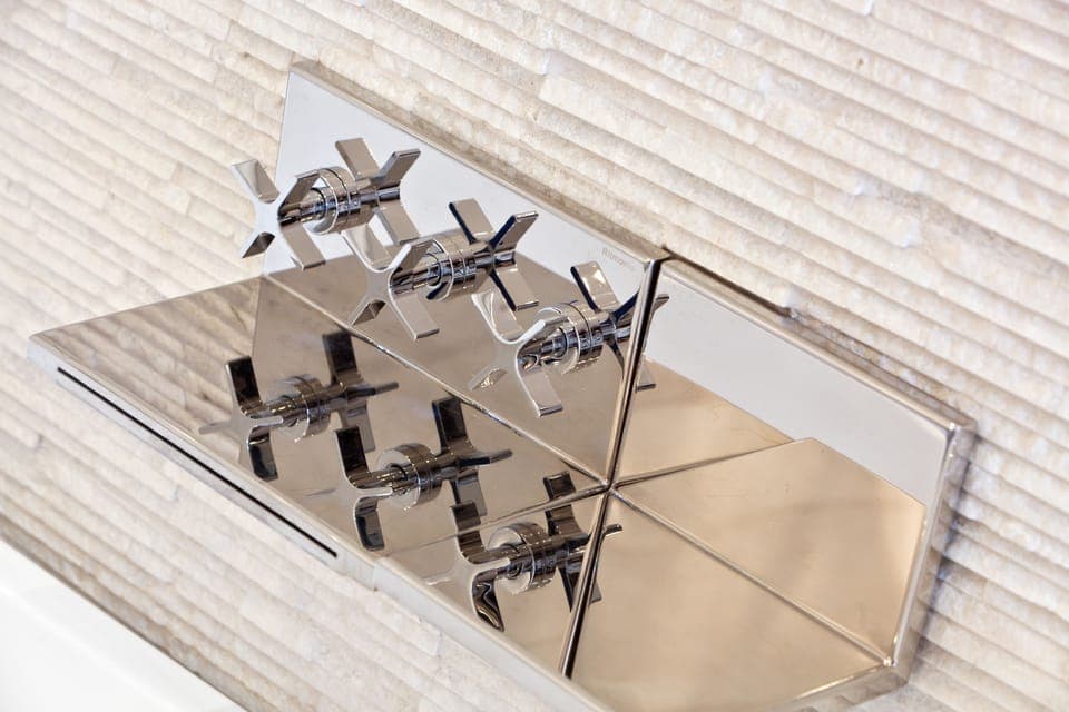 Couples treatment rooms, sauna, hot tub, steam room, body treatments