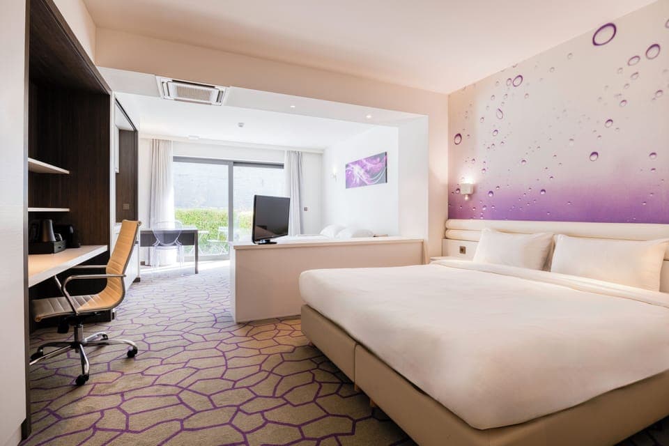 Family Quadruple Room | In-room safe, desk, blackout drapes, free WiFi