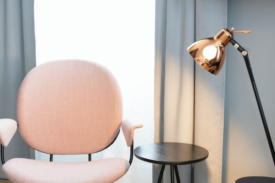 Hypo-allergenic bedding, in-room safe, desk, soundproofing