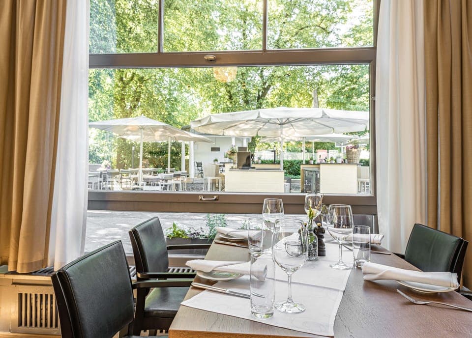 Breakfast, lunch, dinner served; international cuisine, garden views 