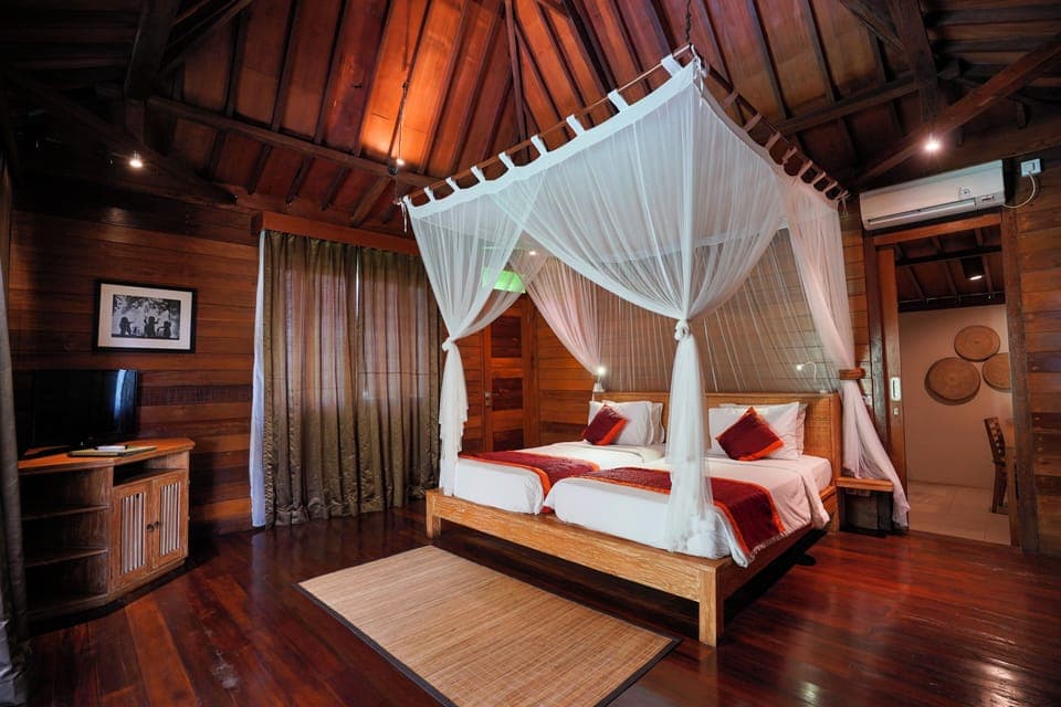 Joglo Villa Pool View | Minibar, in-room safe, desk, free WiFi