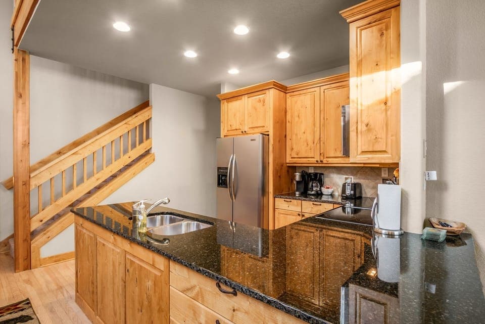 Townhome, 3 Bedrooms | Private kitchen | Fridge, oven, coffee/tea maker, toaster