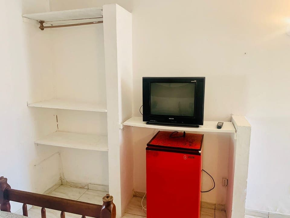 Economy Triple Room | Blackout drapes, rollaway beds, free WiFi, bed sheets