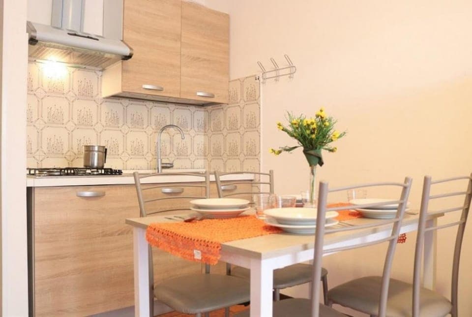 Apartment, 1 Bedroom, Balcony, City View | Dining room