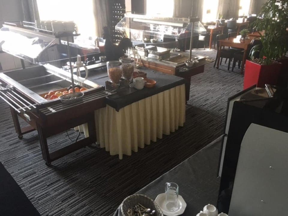 Lunch, dinner, brunch served; Regional cuisine 