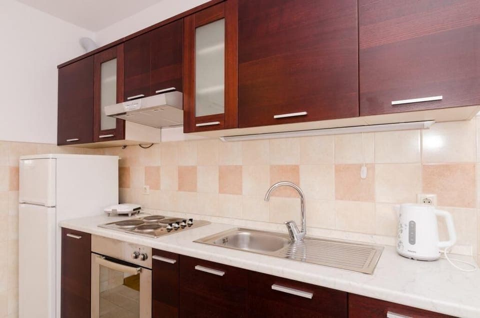 Apartment (One Bedroom Apartment) | Private kitchen | Fridge