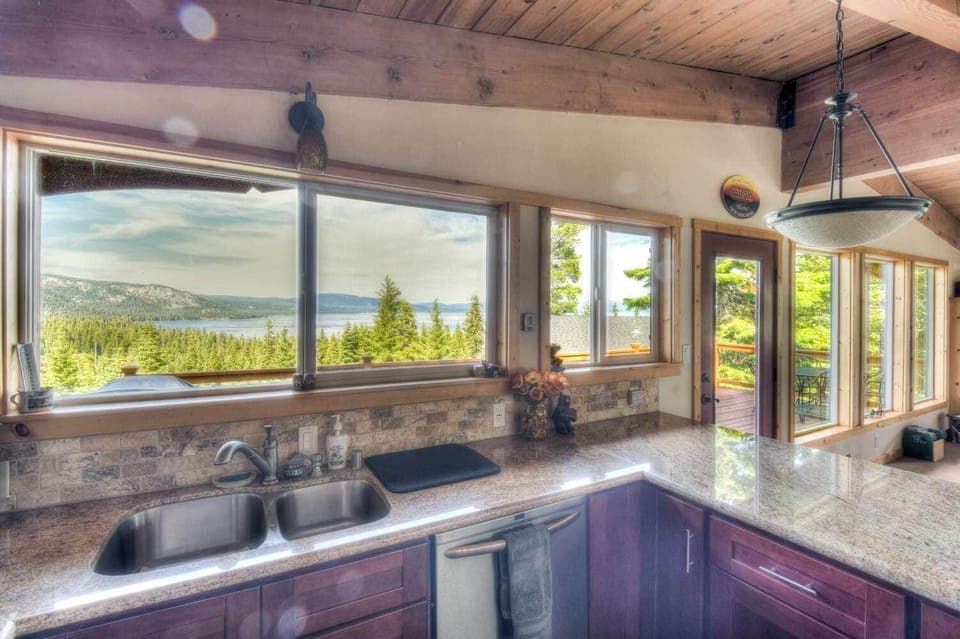 House, Multiple Beds, Patio, Mountain View (Chamberland Getaway) | Private kitchen | Fridge, microwave, oven, stovetop