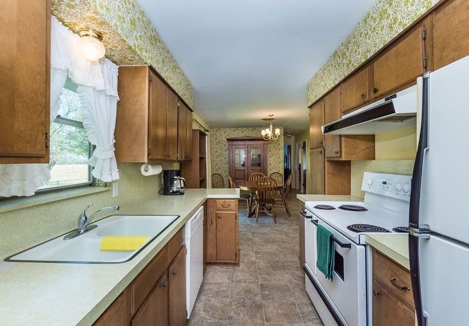 House, 2 Bedrooms | Private kitchen | Fridge, oven, stovetop, coffee/tea maker