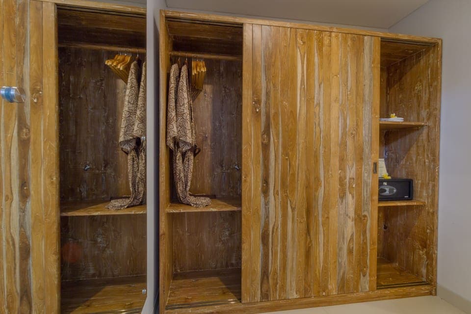 Deluxe Room, Balcony, Garden View | Safe