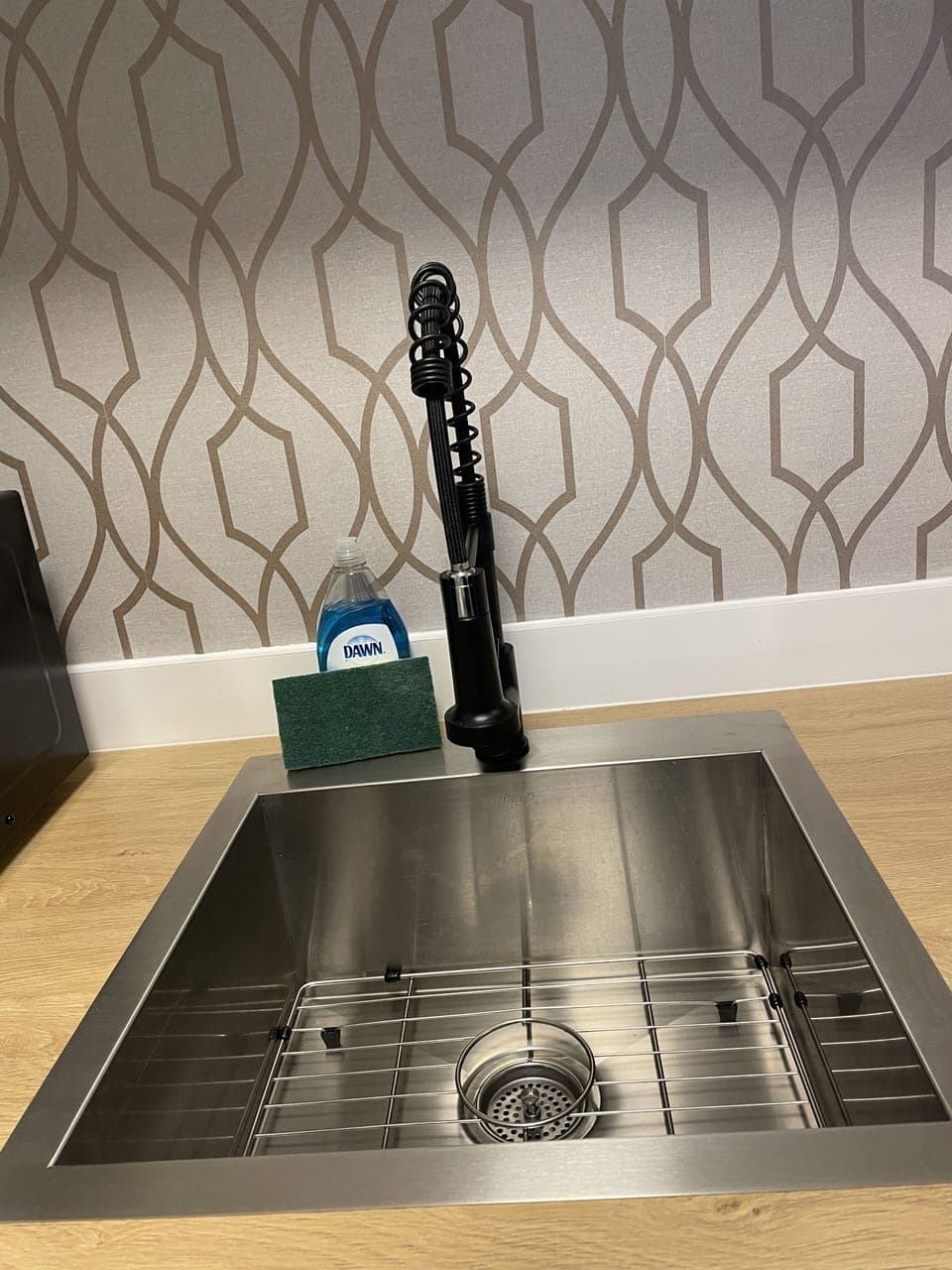 Suite, 1 King Bed, Non Smoking (Upgrade) | Private kitchen | Mini-fridge, microwave