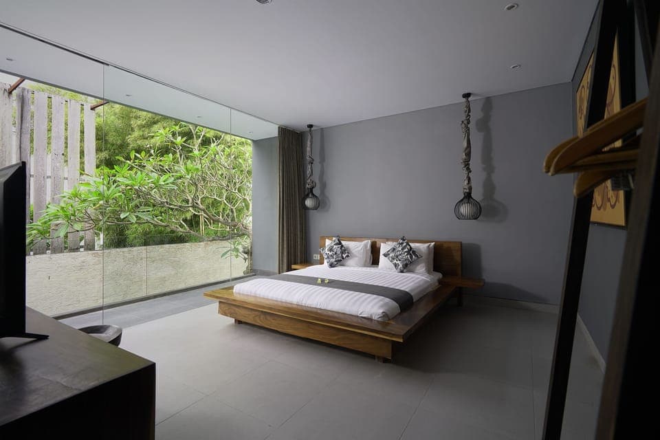 Minibar, in-room safe, desk, laptop workspace