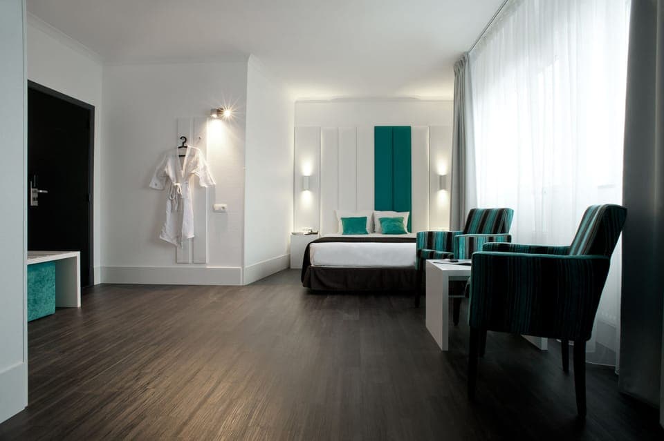 Family Room | In-room safe, desk, iron/ironing board, free WiFi