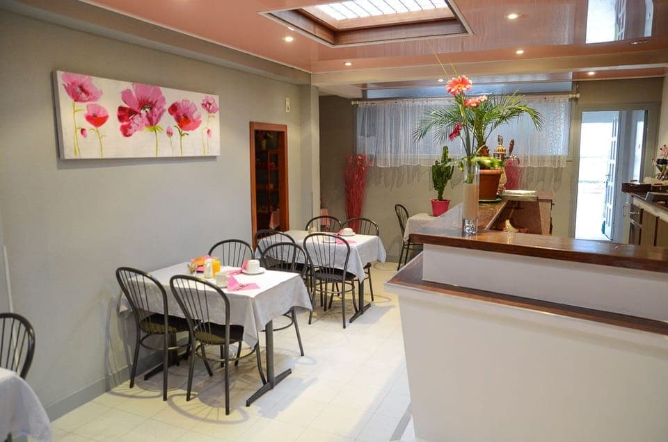 Daily continental breakfast (EUR 9 per person)