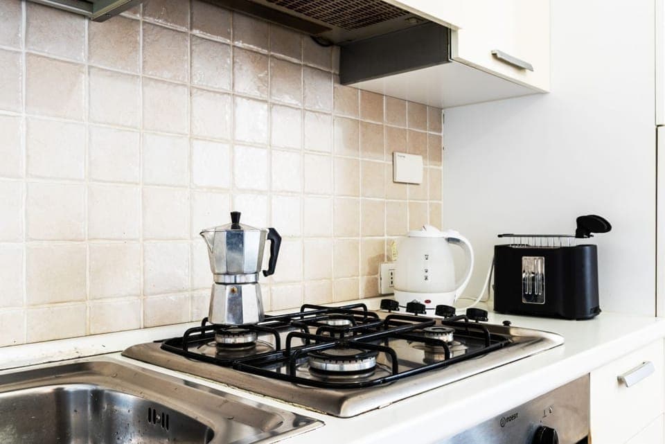 Apartment, 1 Bedroom | Private kitchenette | Microwave, oven