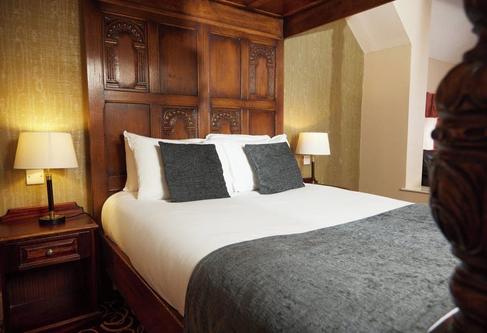 Superior Room | Desk, iron/ironing board, free WiFi, bed sheets