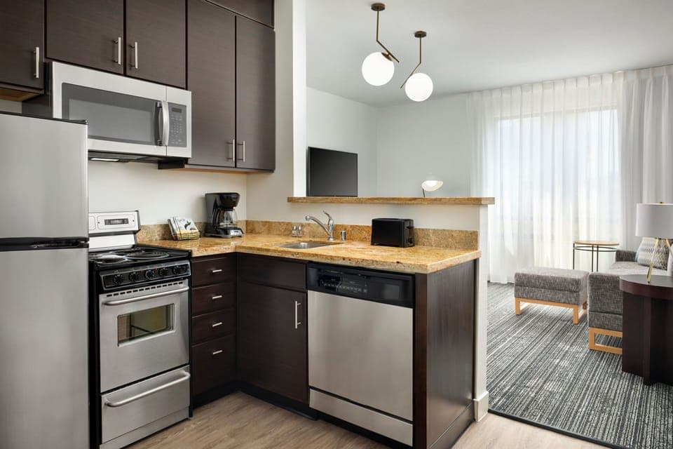 Laptop workspace, iron/ironing board, free WiFi, bed sheets