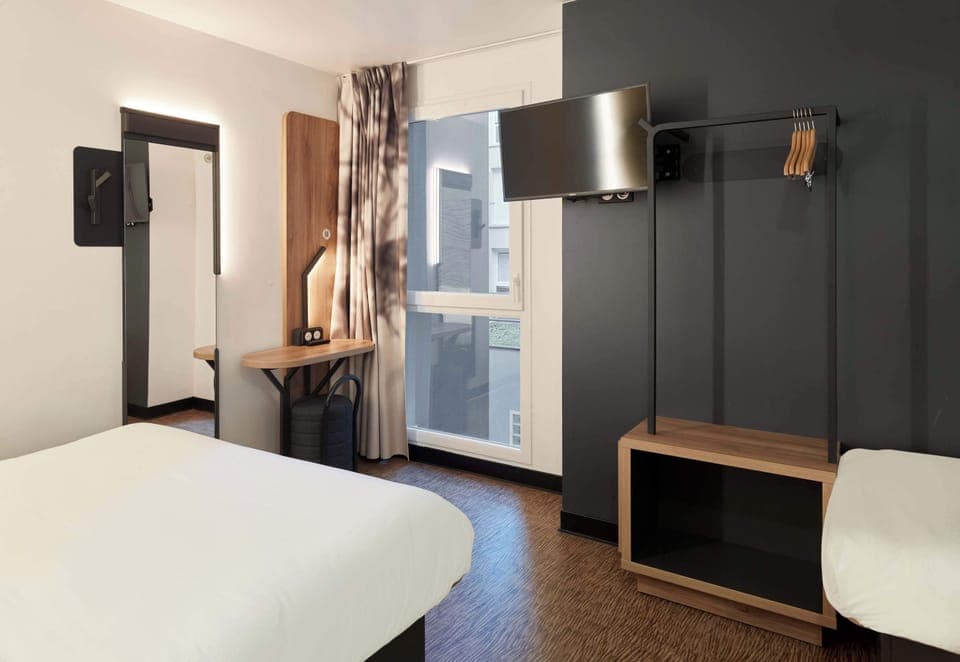 Triple Room | Desk, free WiFi, bed sheets