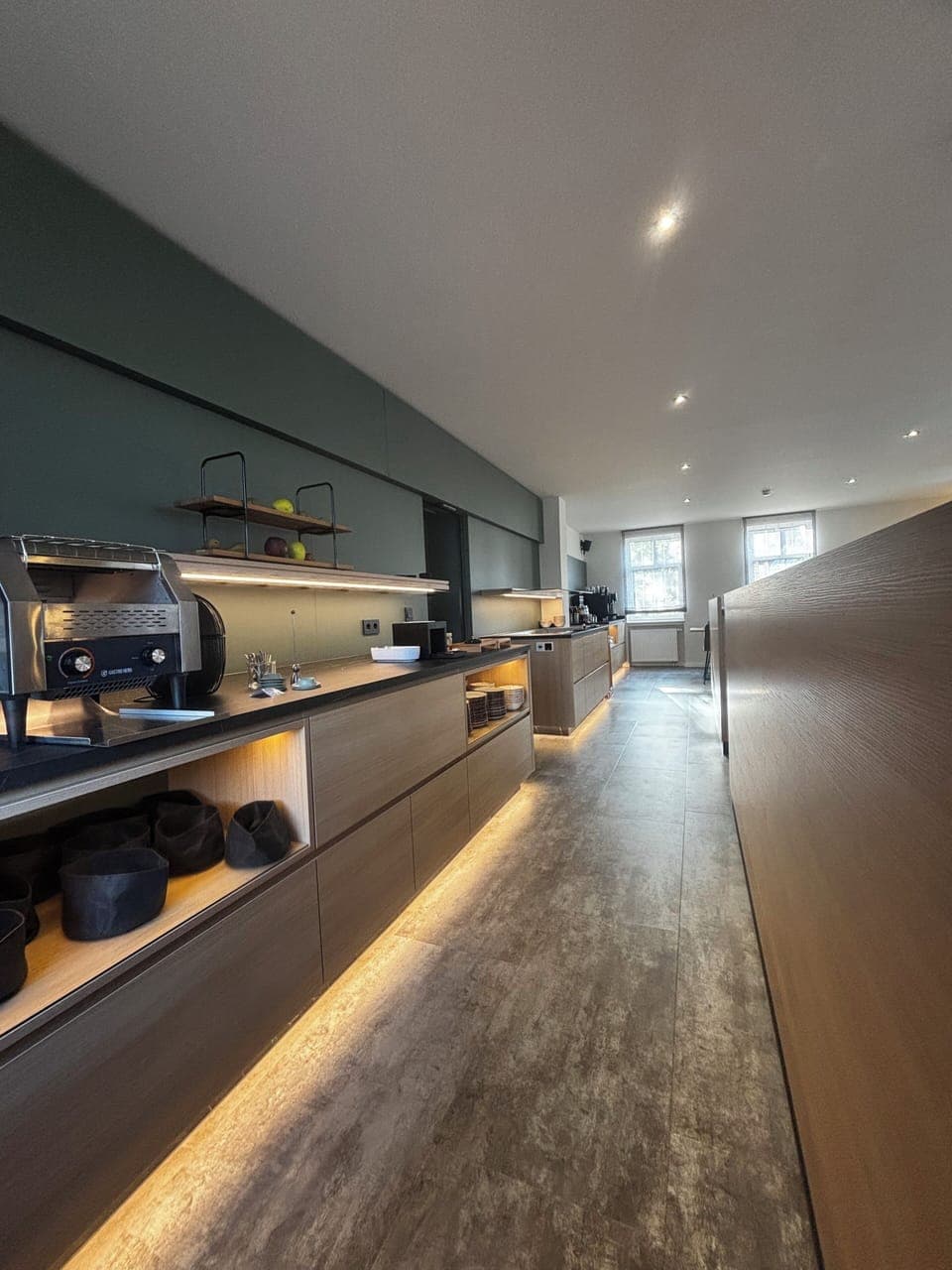 Daily buffet breakfast (EUR 9.9 per person)