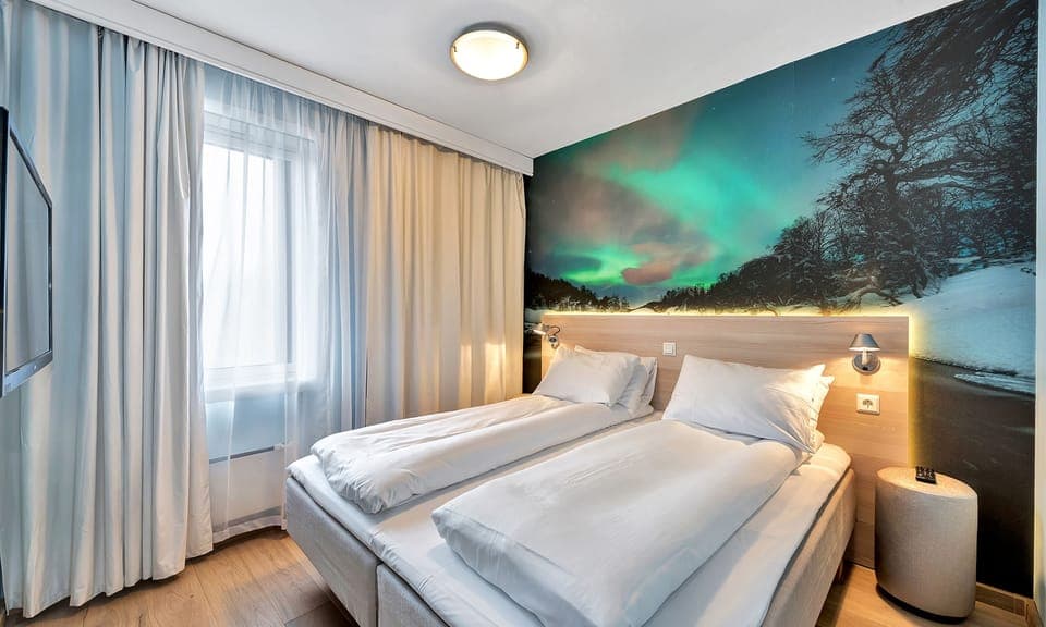 Premium bedding, pillowtop beds, minibar, desk