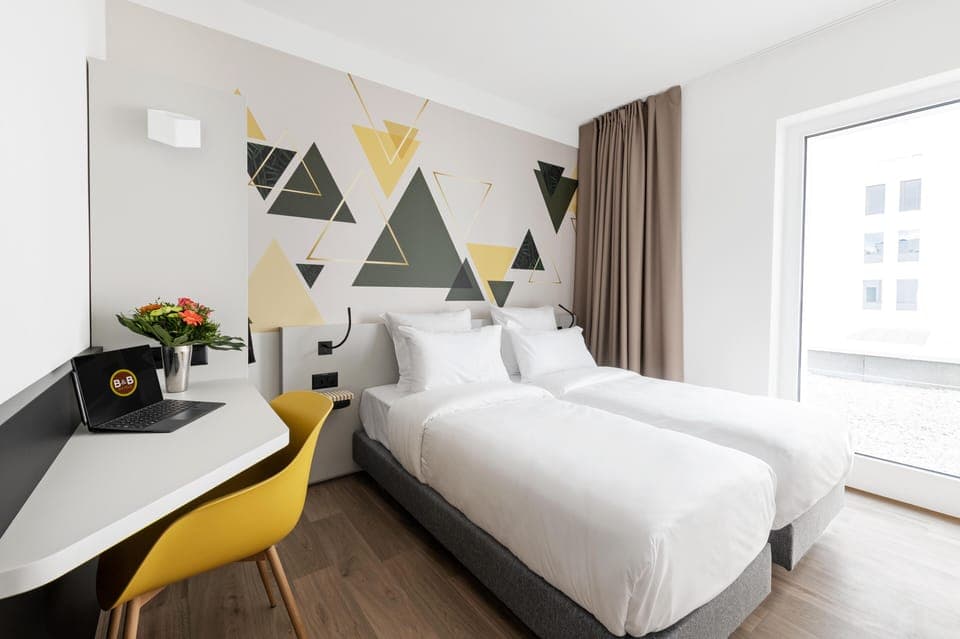 Laptop workspace, soundproofing, free cribs/infant beds, free WiFi