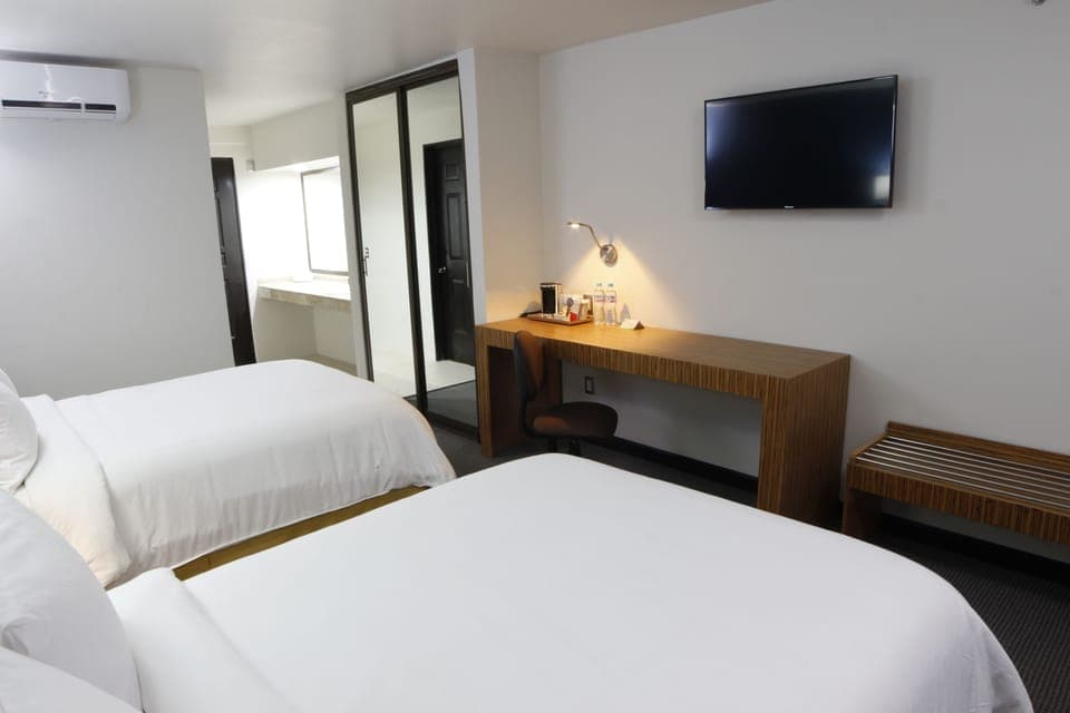 Hypo-allergenic bedding, in-room safe, desk, laptop workspace