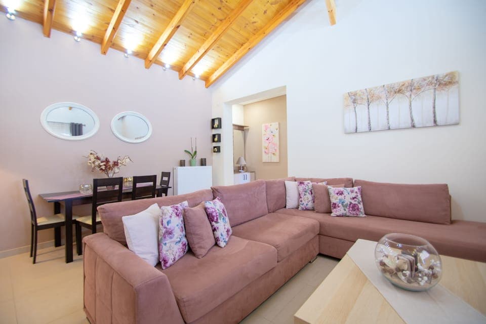 Comfort House | Living area | 32-inch flat-screen TV with digital channels, TV, fireplace