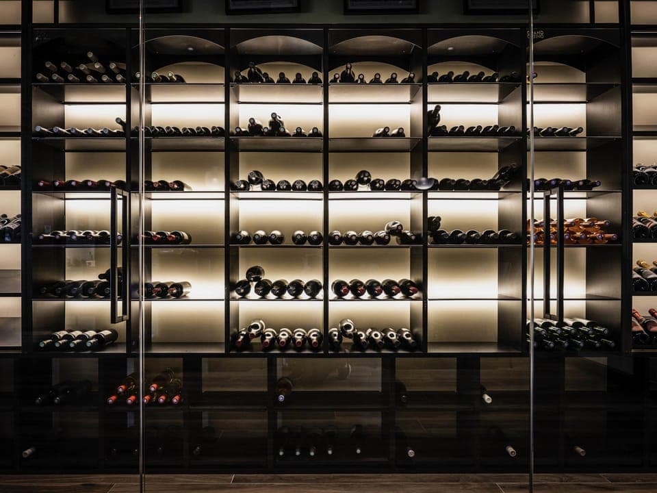 Breakfast, lunch, dinner served; French cuisine 