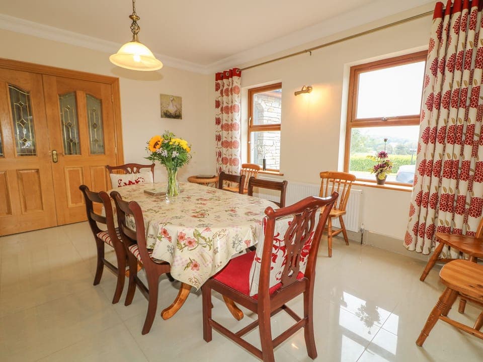 Cottage | Private kitchen | Dishwasher, electric kettle, toaster, cookware/dishes/utensils