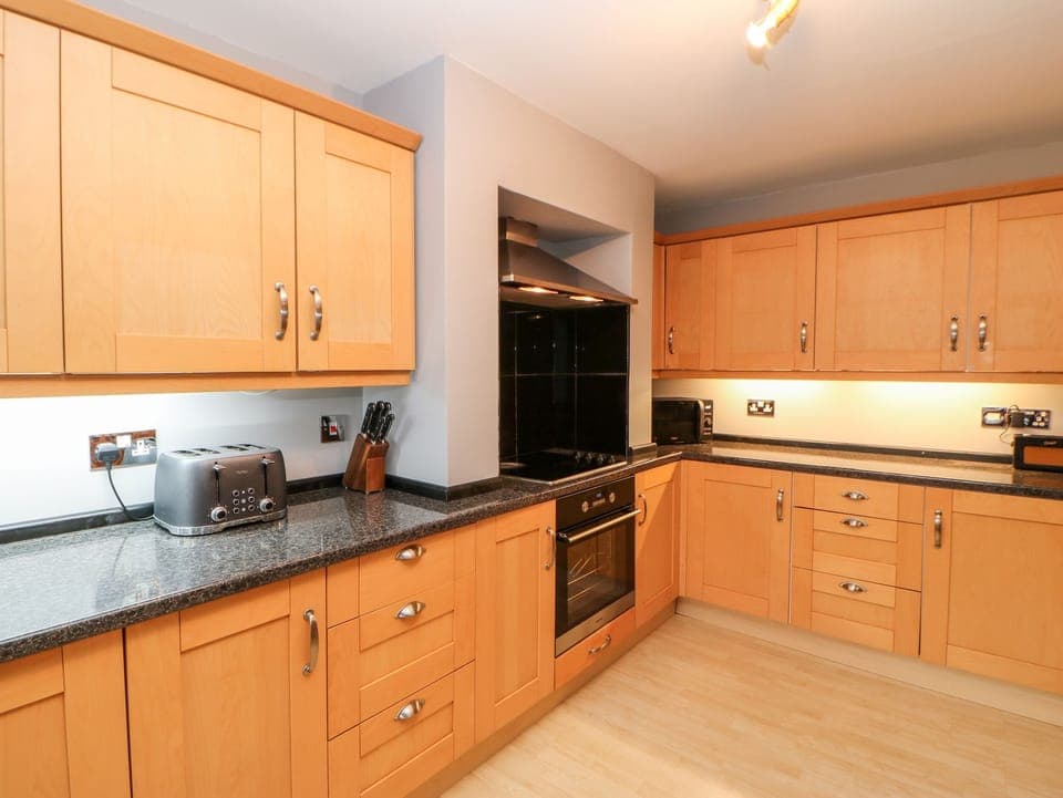 Cottage | Private kitchen | Fridge, dishwasher, electric kettle, toaster