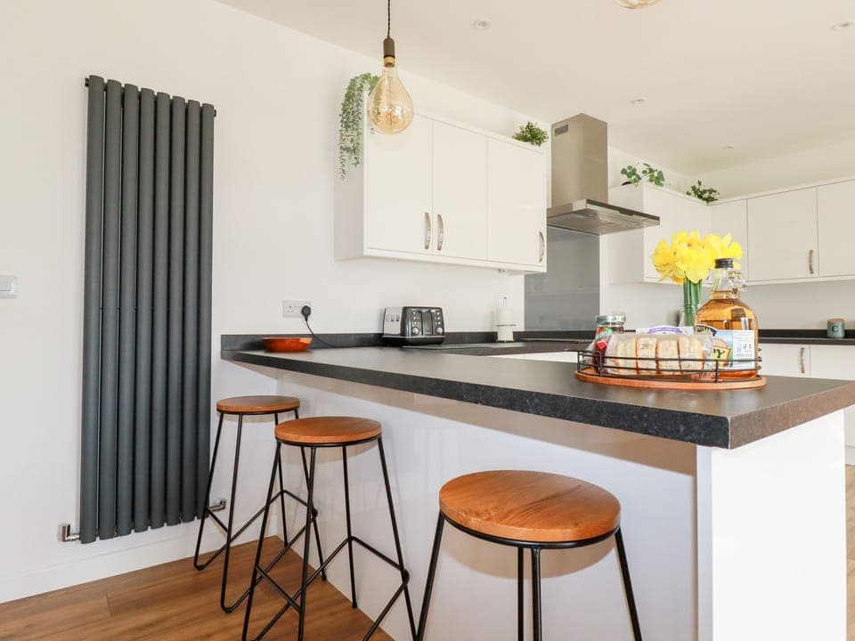 Cottage | Private kitchen | Fridge, dishwasher, electric kettle, toaster